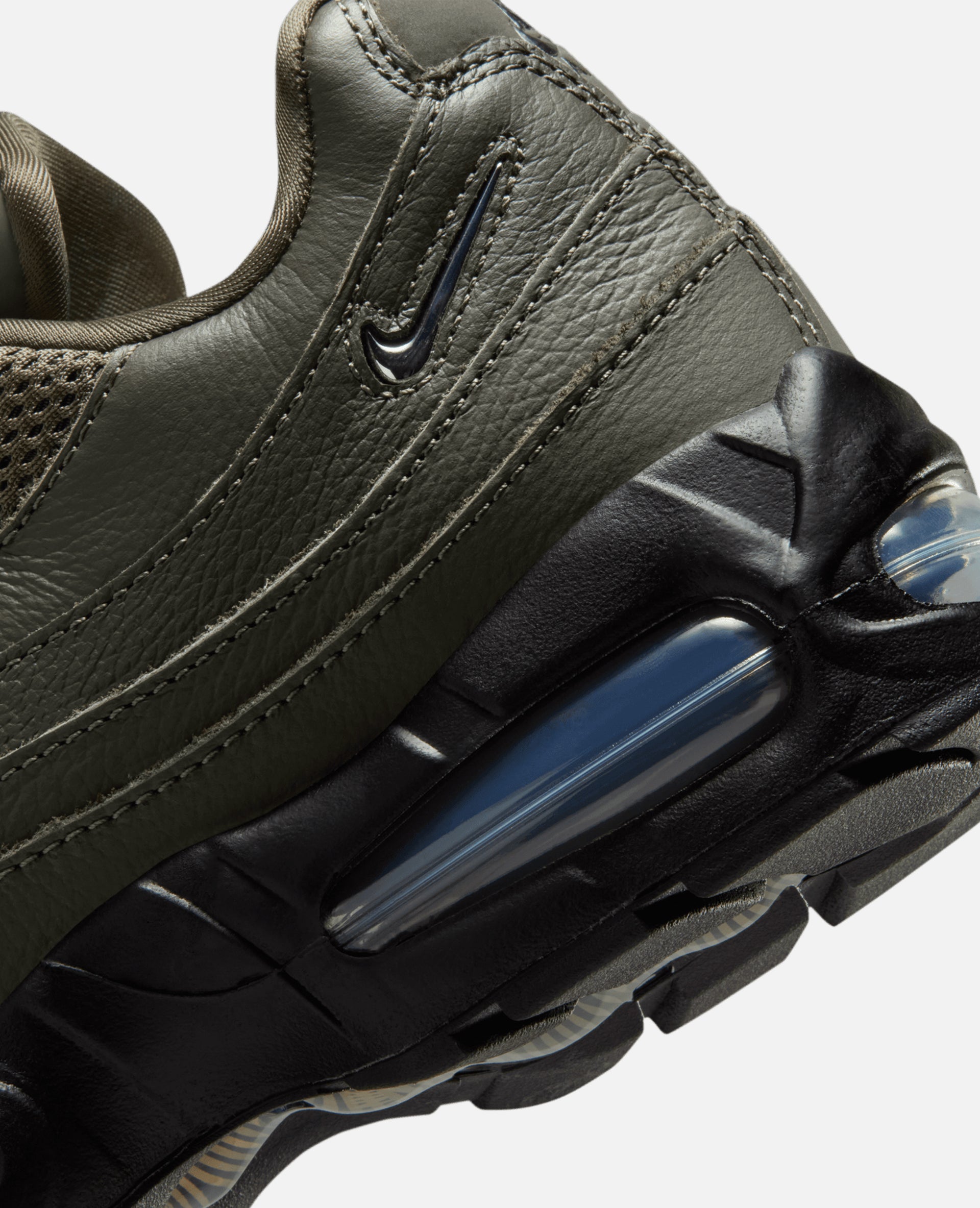 W Nike Air Max 95 (CARGO KHAKI/MEDIUM OLIVE-BLACK)